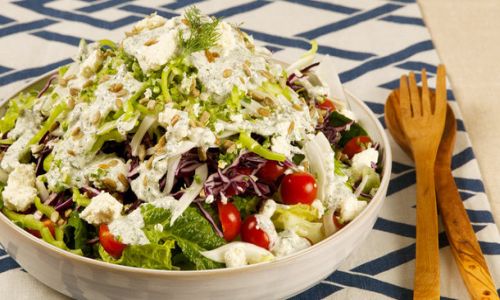 salat s greckym dresingom