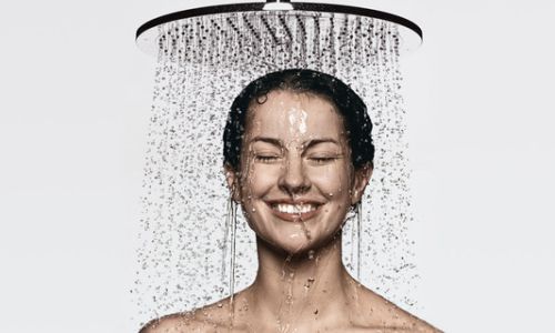 umyvanie tvare v sprche